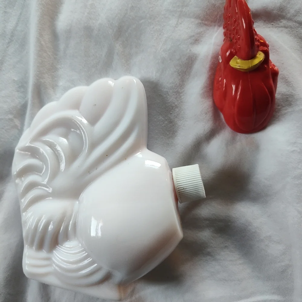 Vintage Avon Milk Glass Rooster Hand Lotion Bottle. (Empty) - Picture 6 of 6